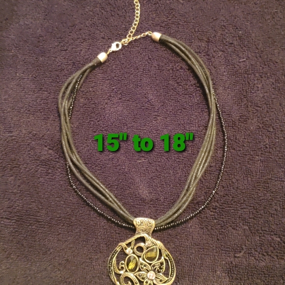 ELEGANT SILVER JEWELED 🌸FLOWER🌷 PENDANT NECKLACE - Picture 5 of 7